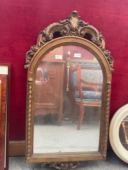 Réunion de trois miroirs courants. Accid...
