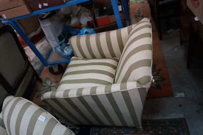 Paire de fauteuils confortables.