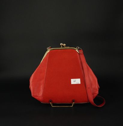 Réunion de deux pochettes et un sac, en l’état

-	1...