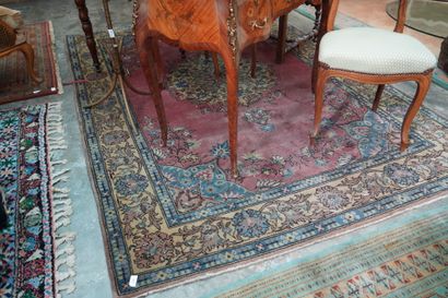Réunion de quatre tapis, Orient ou Afrique...