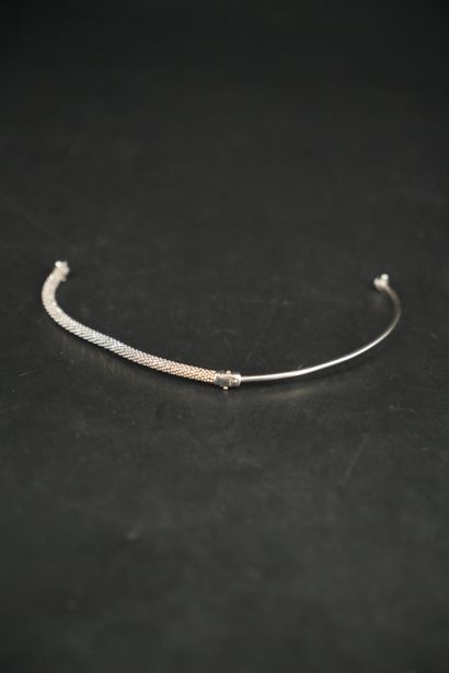 Bracelet en or gris 18K (750) orné, sur une...