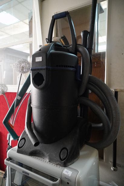 
Lave-linge Essentiel B, Four SEB, aspirateur...