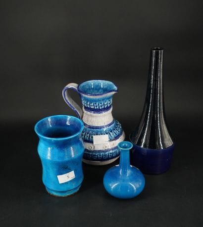 Nittsjo. Vase à long col et petit vase danois....