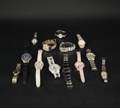 Réunion de montres bracelet : FOSSIL, CERRUTI,...