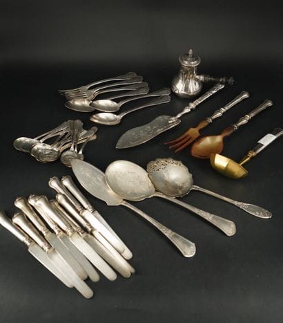 Série de 9 couteaux en argent (Poids: 422...