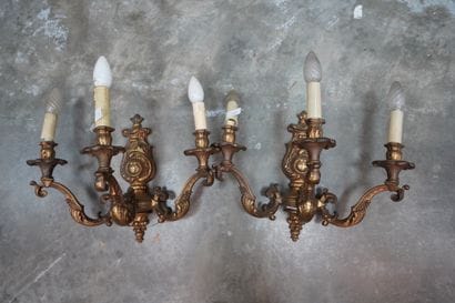 Paire d'appliques en laiton doré à trois...