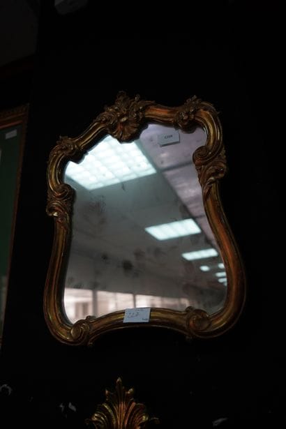 Deux miroirs en bois et pâte dorée