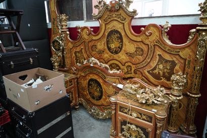 * Mobilier de chambre à coucher en bois et...