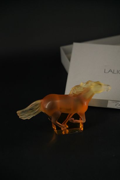 *LALIQUE France, Cheval en verre moulé teinté,...