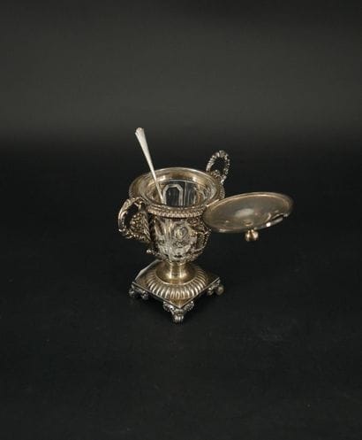 Moutardier, monture en argent, poinçons des...