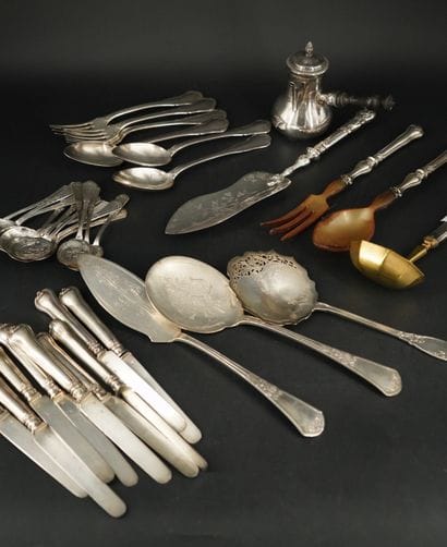 Série de 9 couteaux en argent (Poids: 422...