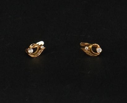 Paire de boucles d'oreilles en or 18K (750)...