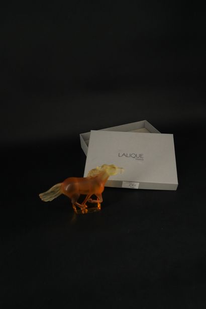 *LALIQUE France, Cheval en verre moulé teinté,...