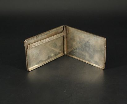 Etui à cigarettes en argent bas titre à décor...