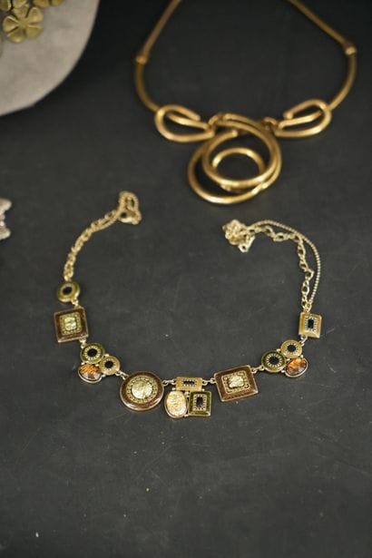 Réunion de bijoux fantaisie (1 sachet).