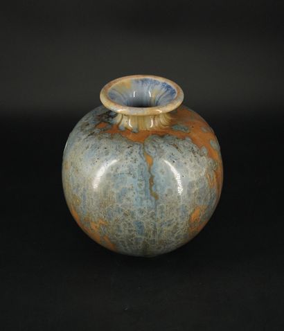 MOUGIN NANCY, vase boule en céramique émaillée....