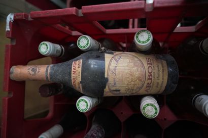 Important ensemble de bouteilles de vin....