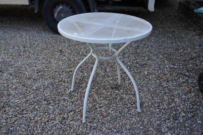 Table de jardin en métal laqué blanc. Us...