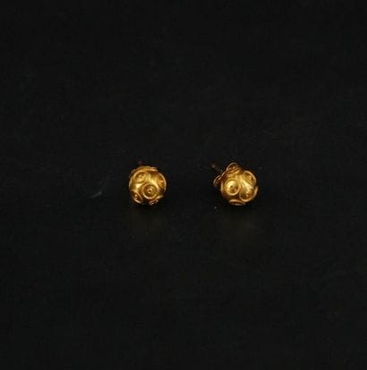 Paire de puces d'oreilles sphériques en or...