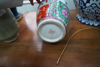 Réunion de céramiques asiatiques, vases montés...