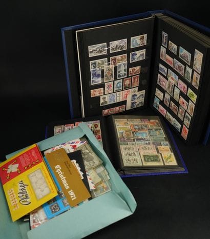 Réunion de timbres (2 albums) et un lot ...