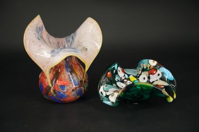 Vase et une coupe en verre millefiori dans...