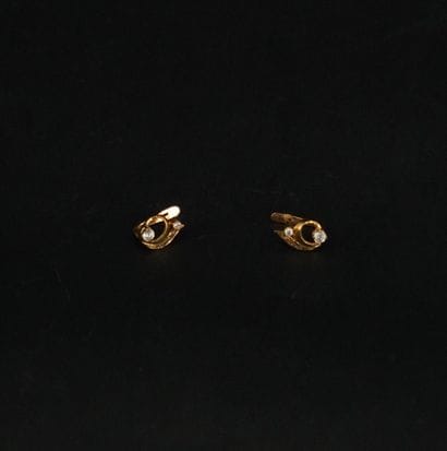 Paire de boucles d'oreilles en or 18K (750)...