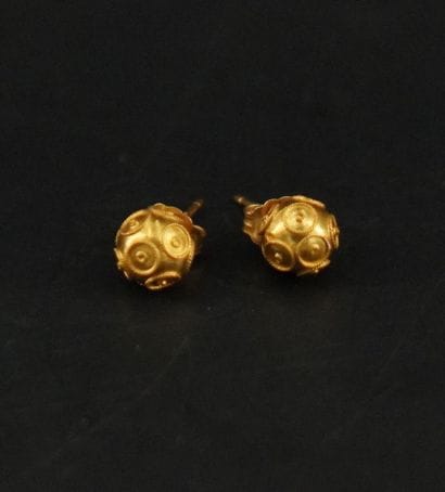 Paire de puces d'oreilles sphériques en or...