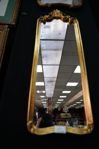 Deux miroirs en bois et pâte dorée