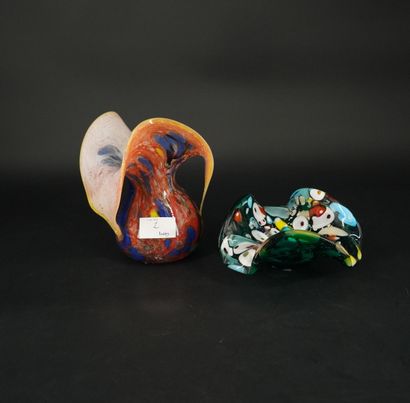 Vase et une coupe en verre millefiori dans...