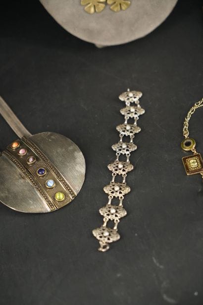 Réunion de bijoux fantaisie (1 sachet).