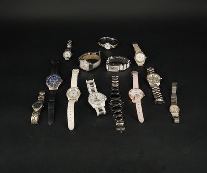 Réunion de montres bracelet : FOSSIL, CERRUTI,...