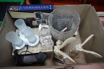 *Ensemble de bibelots, vases, édition de...