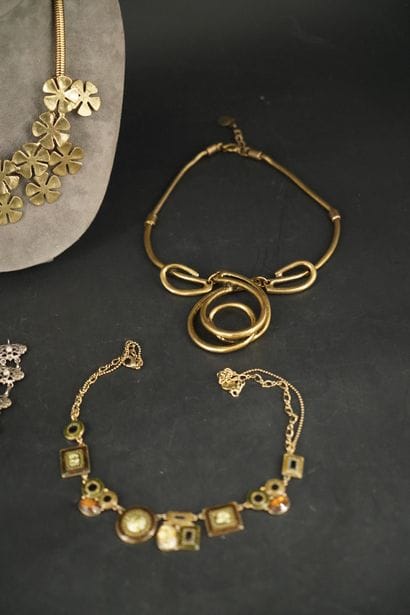 Réunion de bijoux fantaisie (1 sachet).