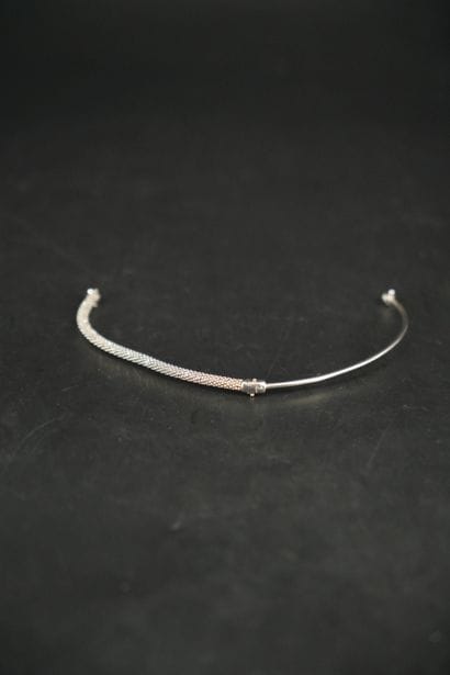 Bracelet en or gris 18K (750) orné, sur une...