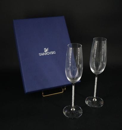 SWAROVSKI, deux flutes à Champagne, dans...
