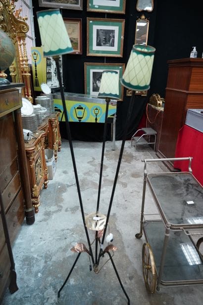Lampadaire vintage à trois lumières en métal...