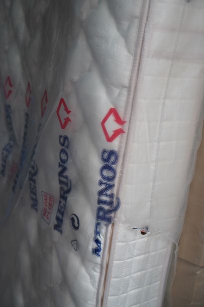 
Sommier, matelas, Merinos, sous plastiq...