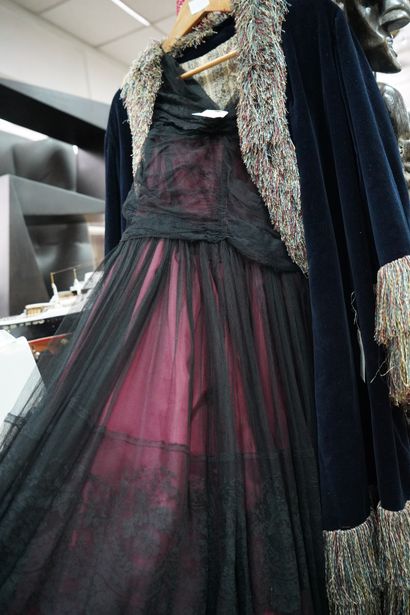 Robe de soirée, dentelle noire.