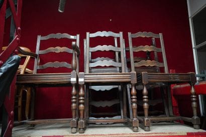 Suite de six chaises paillées en bois naturel,...