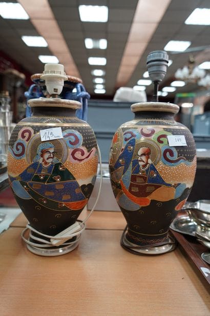 Paire de vase dans le goût de Satsuma, montés...