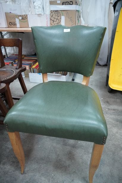 Chaise en bois naturel, garniture de skai...