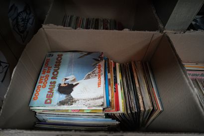 Réunion de vinyles 33 et 45 tours dont :...