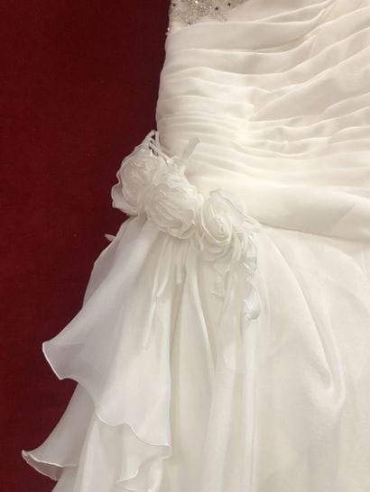 Réunion de sept robes et jupes de mariées...