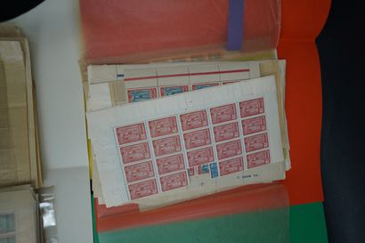 Réunion de planches de timbres dont Afrique...