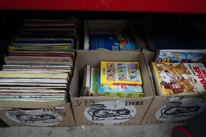 Ensemble de vinyles, livres pour enfant,...