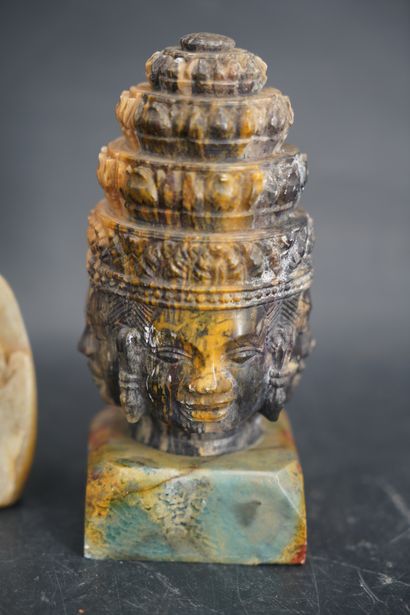 Trois sujets en pierre dure figurant Lao...