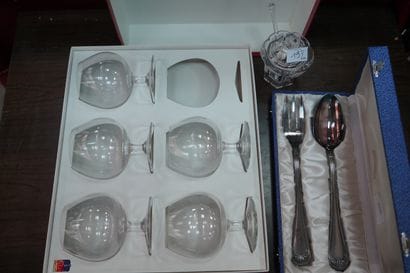 BACCARAT, réunion de cinq verres à cognac,...