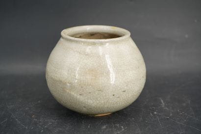 Ecole moderne, petit vase boule en grès émaillé...