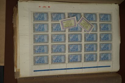 Réunion de planches de timbres dont Afrique...